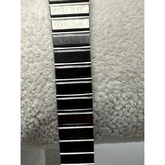 Pulsar V247-0070 New Battery Rare Ladies Watch 24MM‎ 6.75\